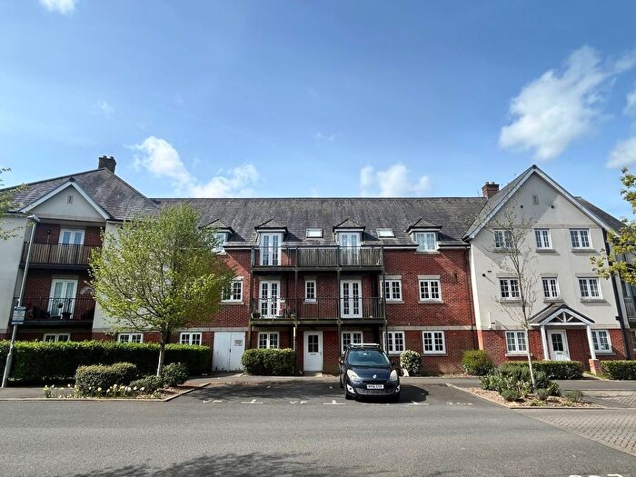 2 Bedroom Flat For Sale In Wellesbourne Crescent, High Wycombe, HP13