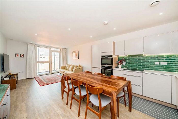 2 Bedroom Flat For Sale In Cable Walk, Greenwich, SE10