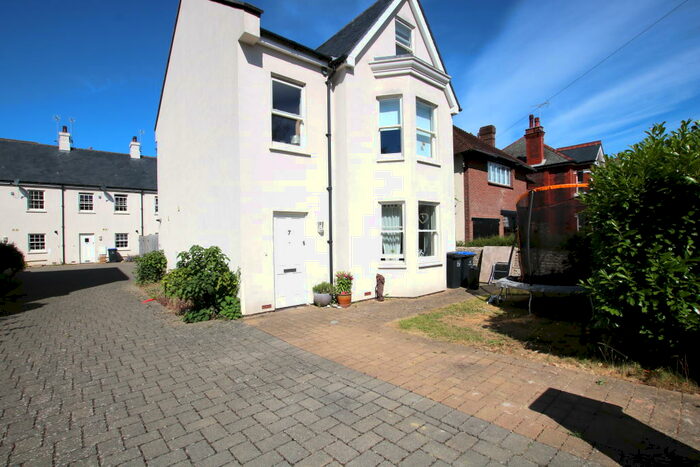 3 Bedroom Detached House To Rent In Belsize Road, BN11