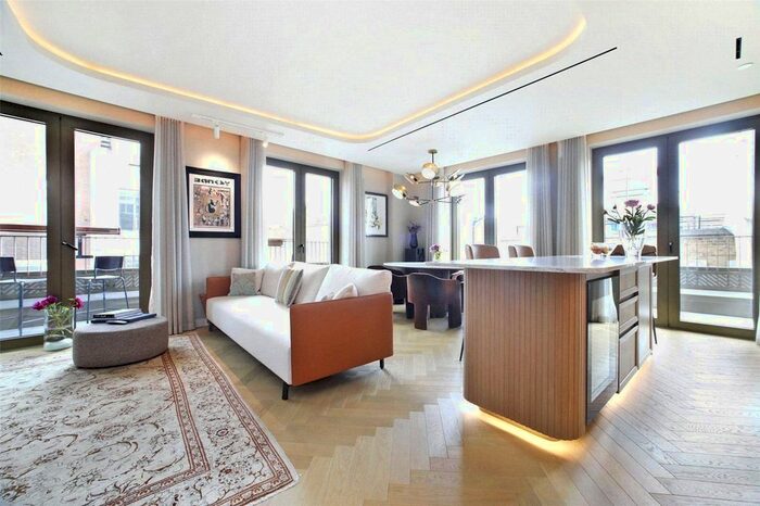 3 Bedroom Flat To Rent In Fareham Street, London, W1F