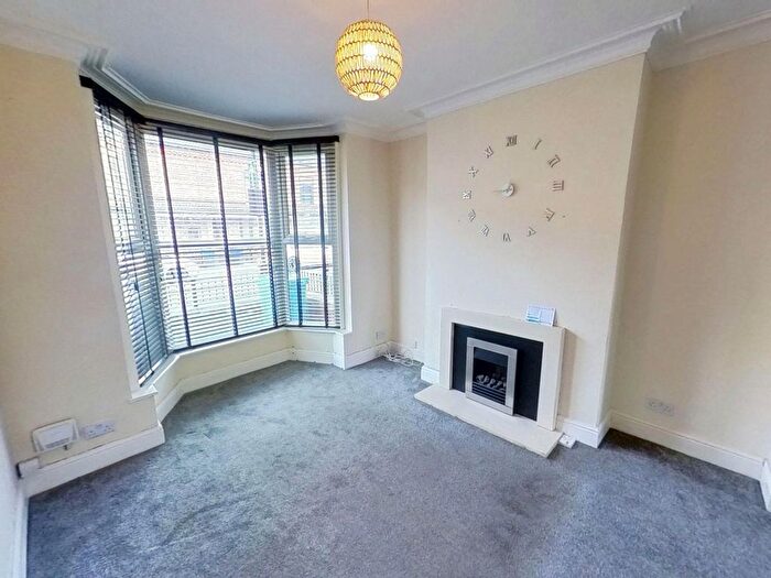 3 Bedroom Terraced House To Rent In De La Pole Avenue, Hull, HU3
