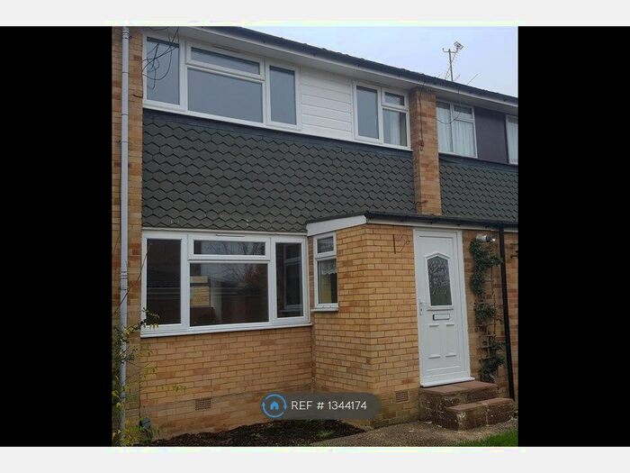 3 Bedroom Terraced House To Rent In Elvaston Way, Tilehurst, Reading, RG30