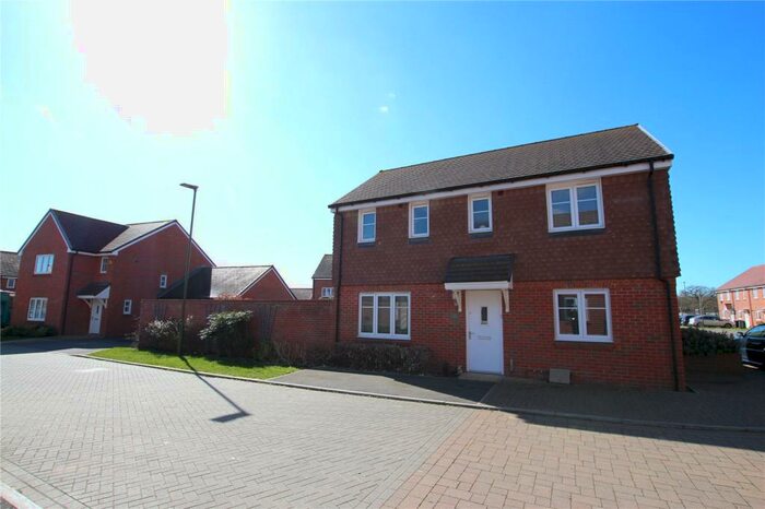 3 Bedroom Detached House To Rent In Daisy Road, Worthing, West Sussex, BN13