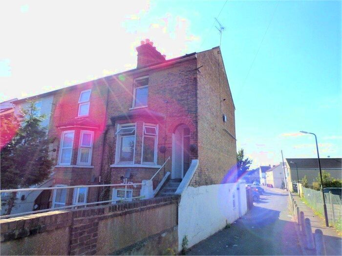 2 Bedroom Maisonette To Rent In Stoke Road, Slough, SL2