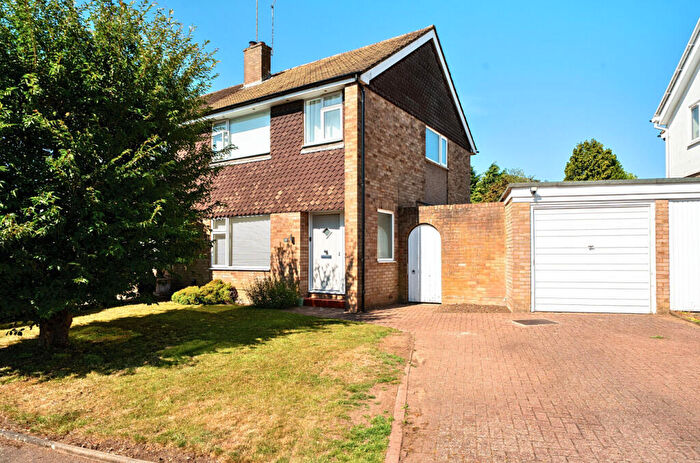 3 Bedroom Semi-Detached House For Sale In Miletree Crescent, Dunstable, Bedfordshire, LU6