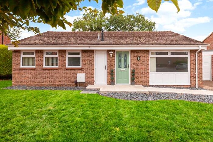 2 Bedroom Detached Bungalow To Rent In Browning Drive, Bicester, OX26