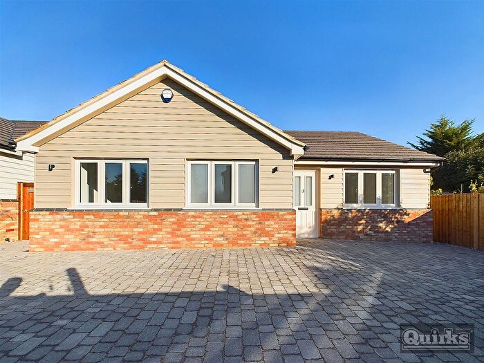 2 Bedroom Detached Bungalow For Sale In Runwell Road, Wickford, SS11