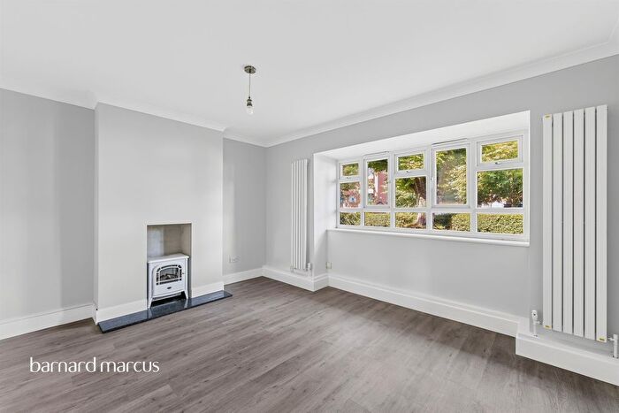 3 Bedroom Maisonette To Rent In Aldrington Road, London, SW16