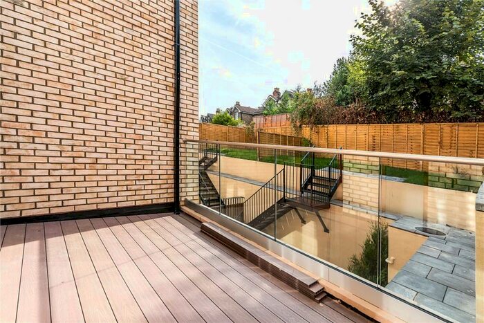 2 Bedroom Flat To Rent In East Dulwich Grove London, SE22