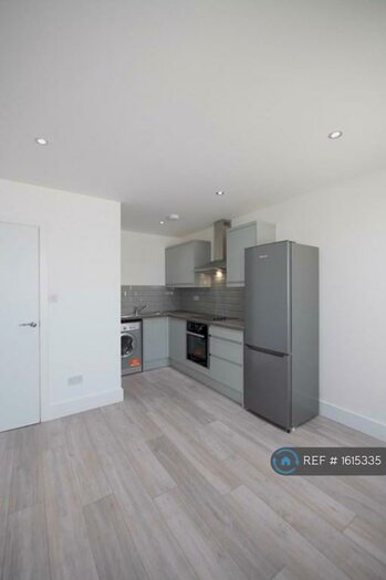 1 Bedroom Flat To Rent In High Road Leytonstone, London, E11