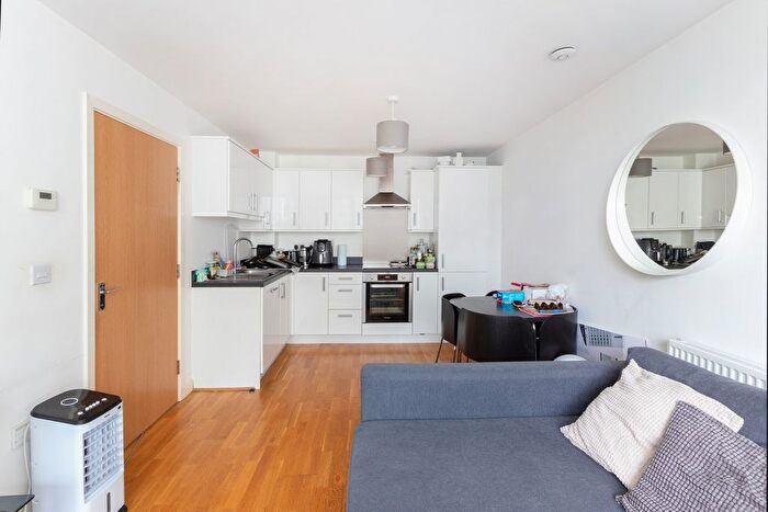 1 Bedroom Flat To Rent In Clayponds Lane, Brentford, London, TW8