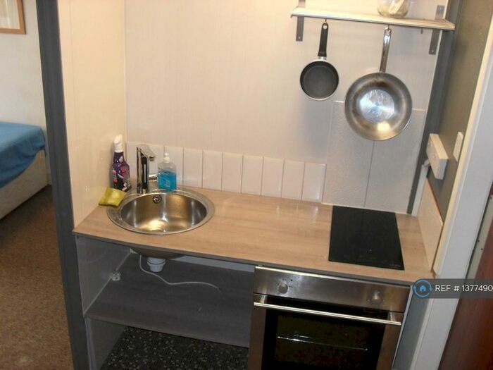 Studio To Rent In Stoke On Trent, Stoke On Trent, ST6