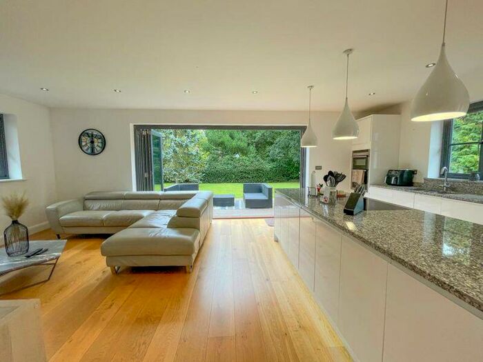 4 Bedroom Detached House For Sale In Tinkers Lane, Wigginton, HP23