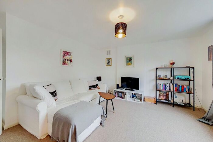 1 Bedroom Flat To Rent In Park Hill, Ealing, London, W5
