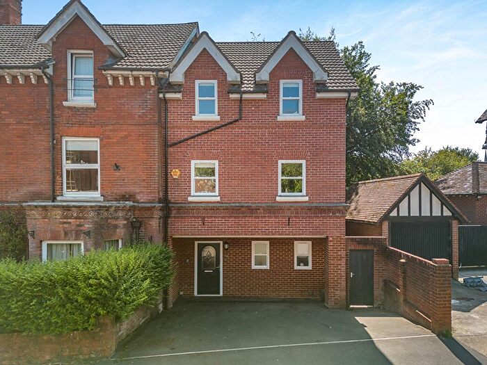 4 Bedroom Semi Detached House For Sale In Fowlers Road, Salisbury, Wiltshire, SP1