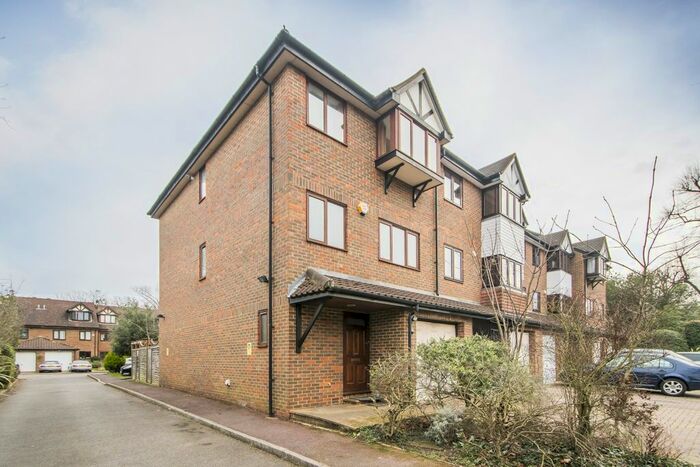 4 Bedroom End Of Terrace House To Rent In Eliot Gardens, London, SW15