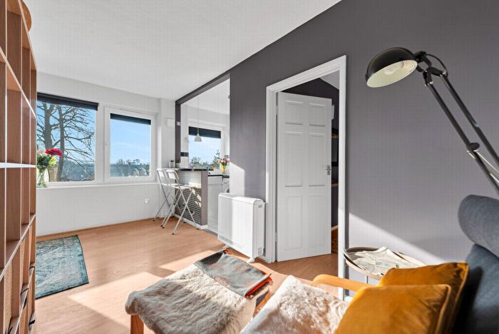 1 Bedroom Flat For Sale In Oakcroft Court, Liskeard Gardens, Blackheath, SE3