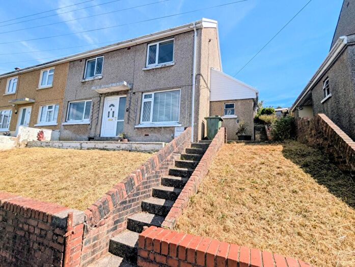 3 Bedroom Semi-Detached House For Sale In Ponthenry, Llanelli, Carmarthenshire., SA15