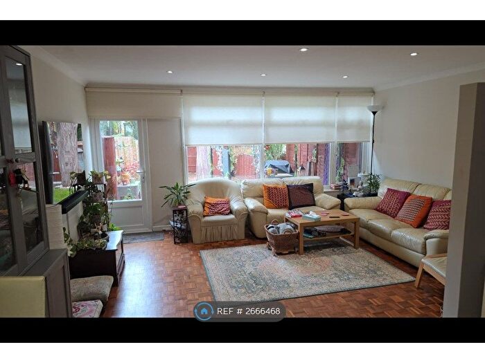 3 Bedroom Terraced House To Rent In Castle Court, Maidenhead, SL6