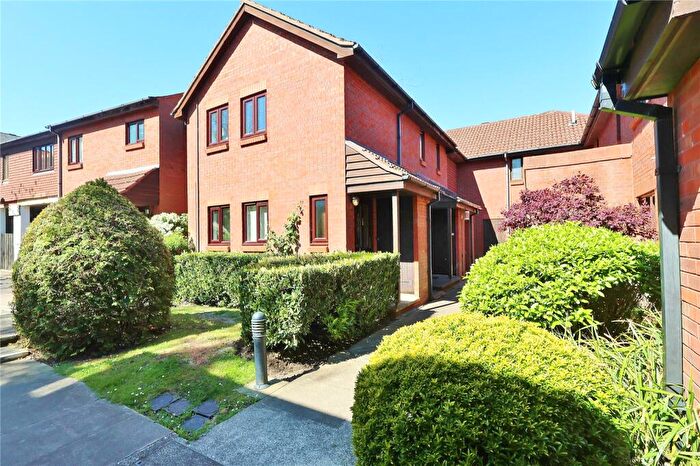 1 Bedroom Apartment To Rent In St. Johns Mews, Woking, Surrey, GU21