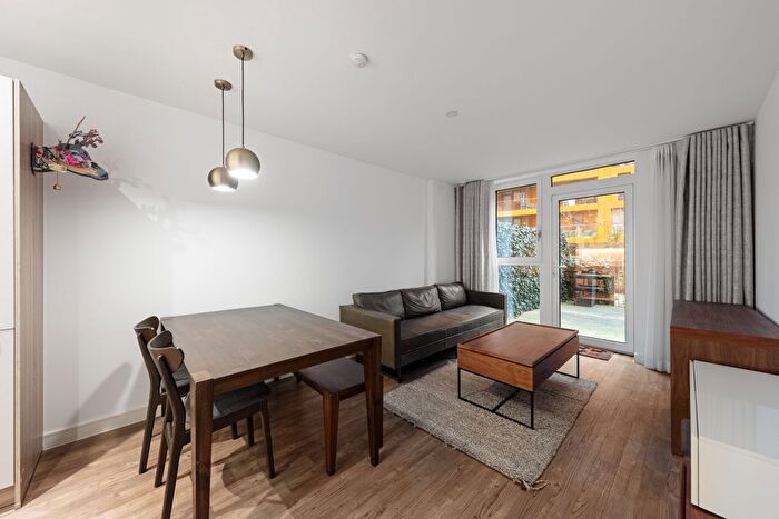 1 Bedroom Flat For Sale In Ossel Court, Telegraph Avenue Greenwich, SE10