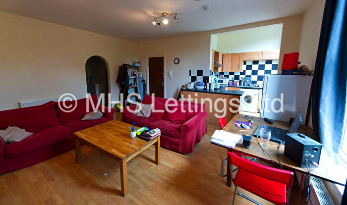 2 Bedroom Flat To Rent In Flat, Hyde Park Road, Leeds, LS6