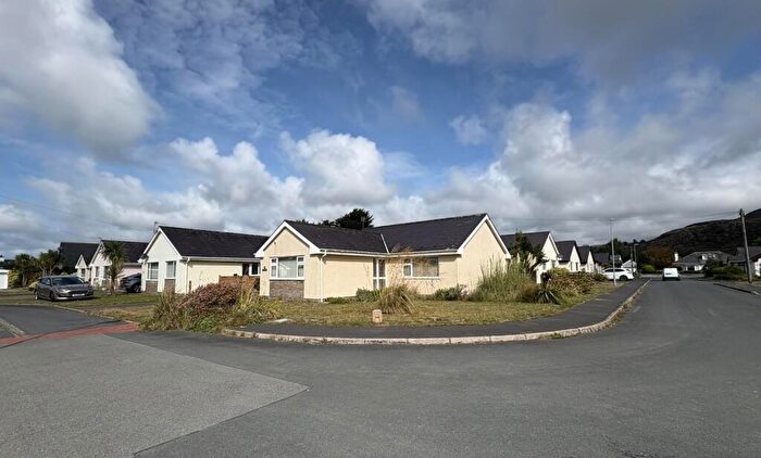 3 Bedroom Detached Bungalow For Sale In Cefn Y Gader, Morfa Bychan, Porthmadog, LL49