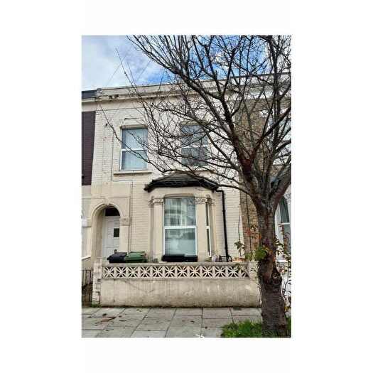 3 Bedroom Property For Sale In Westville Road, London, W12