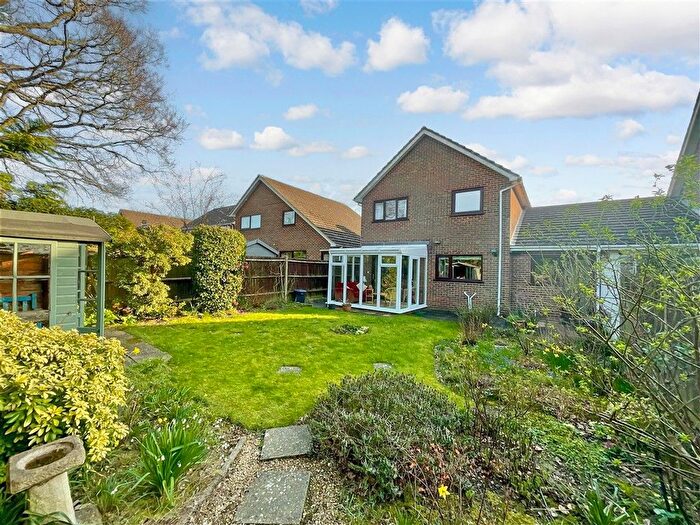 4 Bedroom Link Detached House For Sale In Beacon Walk, Tenterden, Kent, TN30