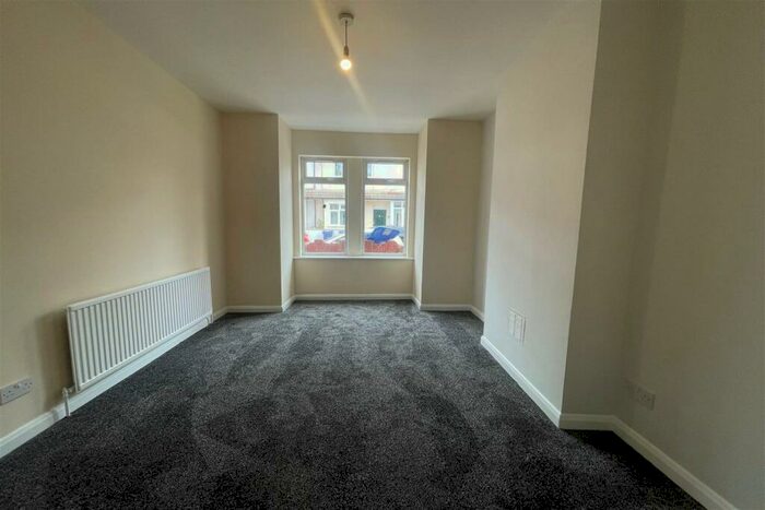 3 Bedroom Terraced House To Rent In Angle Road, RM20