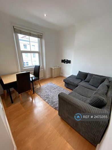 2 Bedroom Flat To Rent In Kingsland High Street, London, E8