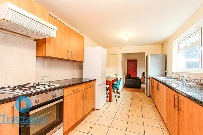 4 Bedroom Semi-Detached House To Rent In Derby Grove, Nottingham, NG7