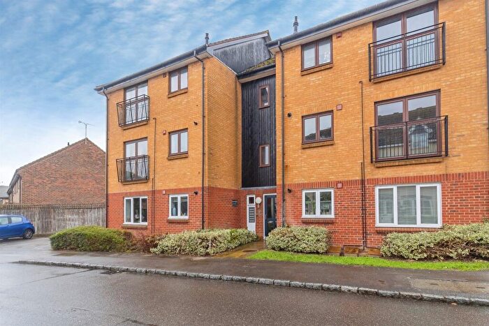 2 Bedroom Flat For Sale In Queensbury Lane, Monkston Park, Milton Keynes, MK10