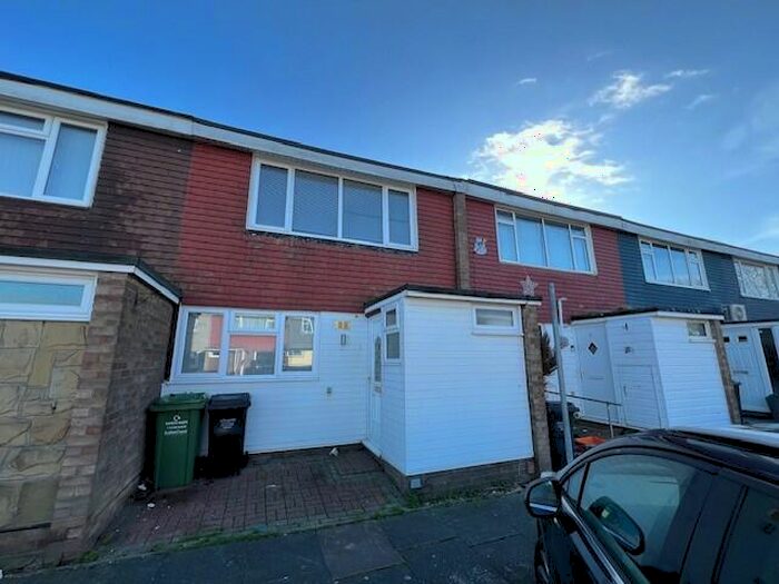 3 Bedroom Terraced House To Rent In Wykes Green, Basildon, Essex, SS14