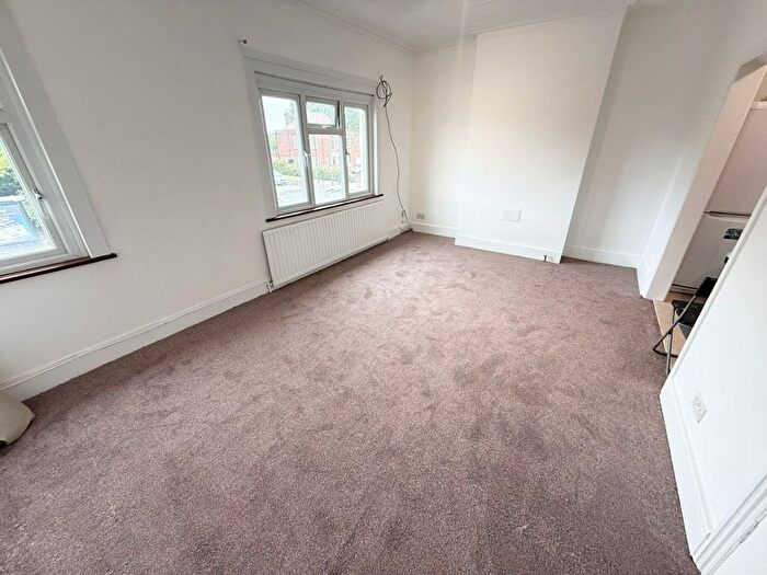 2 Bedroom Flat To Rent In Hertford Road, Waltham Cross, EN8