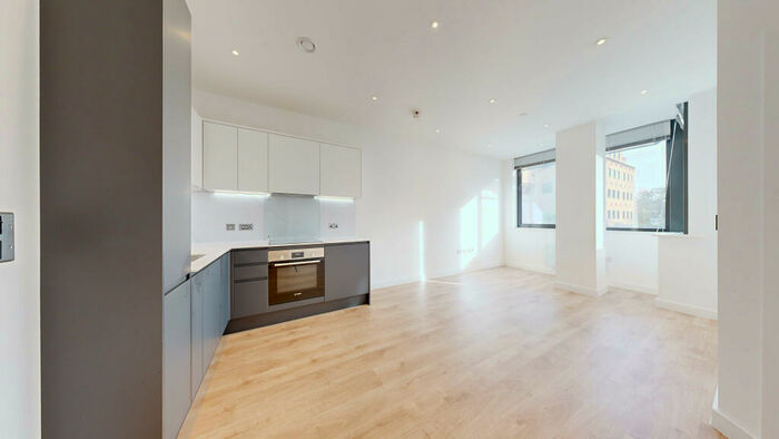 1 Bedroom Flat To Rent In Warwick House, Station Road, Redhill, RH1