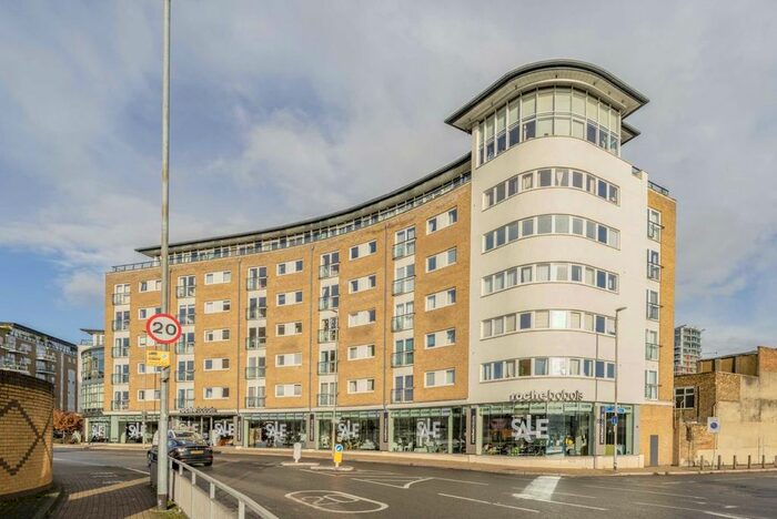 2 Bedroom Flat To Rent In Smugglers Way, London, SW18