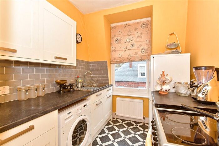 1 Bedroom Flat For Sale In Grove Avenue, Tunbridge Wells, Kent, TN1