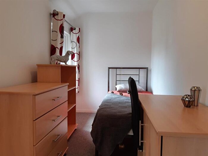 6 Bedroom Flat To Rent In The Forum, Tiverton Way - Group Saver, CB1
