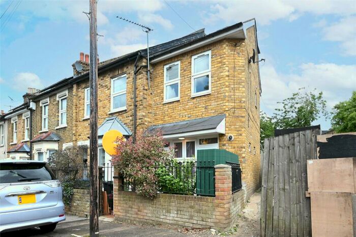 1 Bedroom End Of Terrace House To Rent In Hawthorne Road, Walthamstow, London, E17