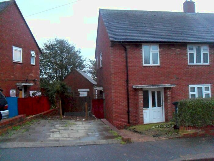 3 Bedroom Semi-Detached House To Rent In Saltfield Crescent, Luton, Bedfordshire, LU4