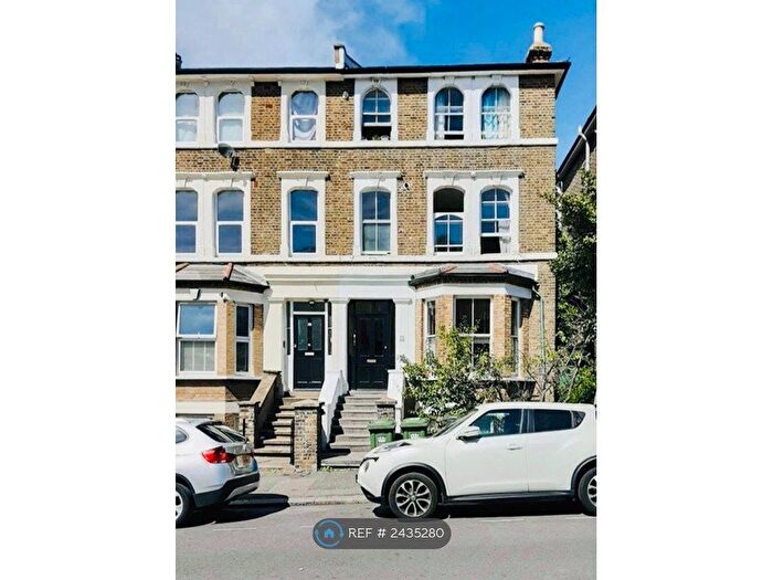 1 Bedroom Flat To Rent In Limes Grove, Lewisham, SE13