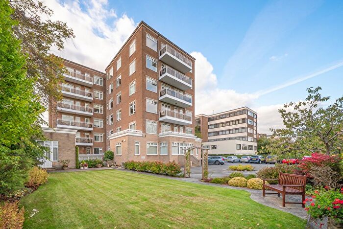 3 Bedroom Flat For Sale In Beech Grove, Harrogate, North Yorkshire, HG2
