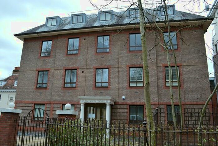 1 Bedroom Flat To Rent In South Street, Epsom, Surrey, KT18