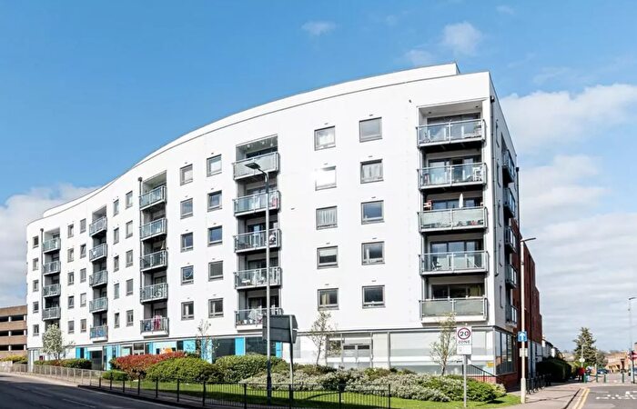 2 Bedroom Flat To Rent In Ashleigh Court, Loates Lane, Watford, Hertfordshire, WD17