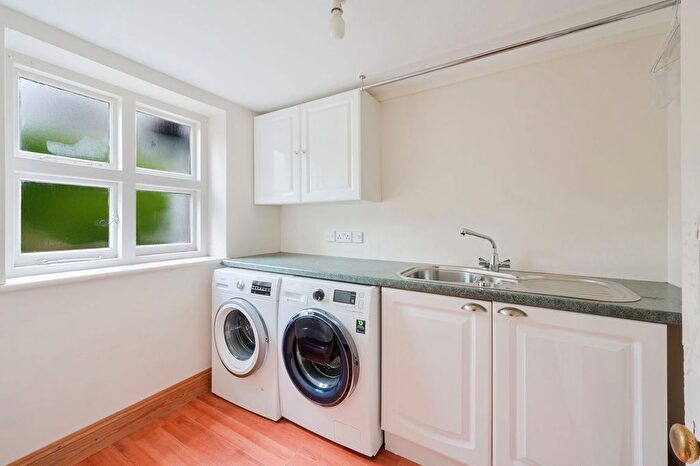 5 Bedroom Detached House For Sale In Lake View, Dormans Park, East Grinstead, RH19