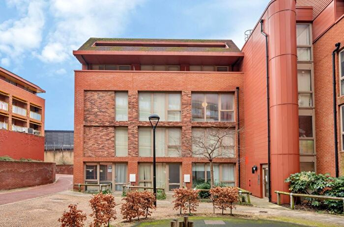 2 Bedroom Flat For Sale In Ossory Road, London, SE1