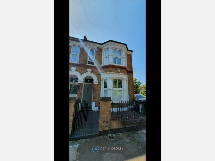 4 Bedroom Semi-Detached House To Rent In Silvermere Road, London, SE6