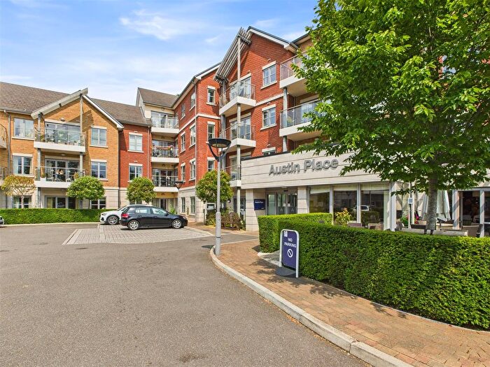 2 Bedroom Flat To Rent In Oatlands Drive, Weybridge, KT13