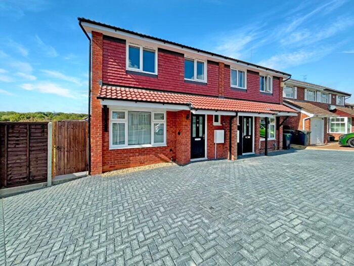 3 Bedroom Semi-Detached House To Rent In Cicero Drive, Barton Hill, LU3